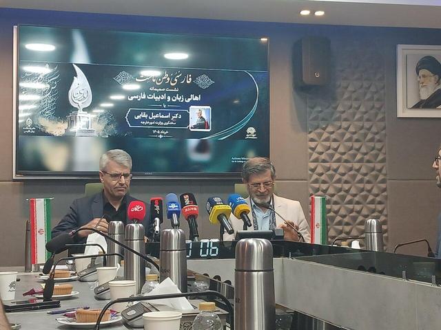 زبان فارسی خط مقدم هویت فرهنگی ماست