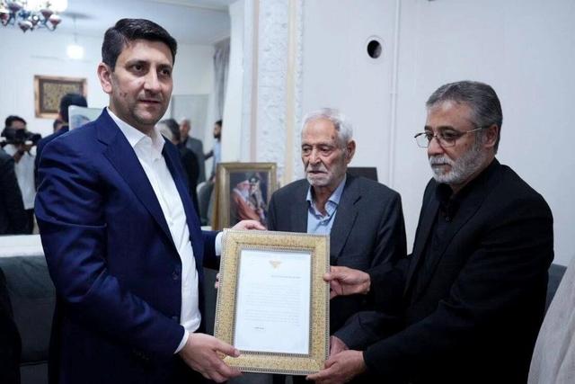 دیدار وزیر ارتباطات از خانواده شهیدان «موسوی» و «خطیب» در قم