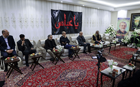 دیدار رئیس رسانه ملی با خانواده شهید دکتر لاریجانی