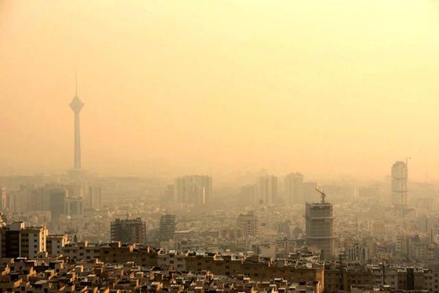 طوفان، گردوخاک، باران و صاعقه در راه تهران؛ هوای پایتخت دگرگون می‌شود