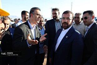 گامی بلند در توسعه انرژی‌های پاک/افتتاح نیروگاه خورشیدی ۵ مگاواتی شهر دراک در سروستان