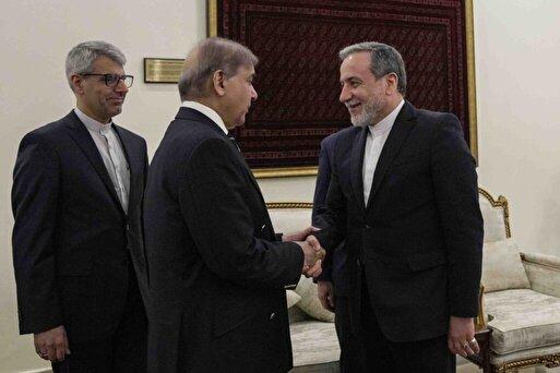 عراقچی: تفاهم از راه دور به امضای دو طرف می‌رسد؛ ممکن است در چند روز آینده اتفاق بیفتد/ رویترز: امارات قرار است ۲۰ میلیارد دلار از پول‌های ایران را آزاد کند؛ ۳ میلیارد دلار آن تحویل داده شده