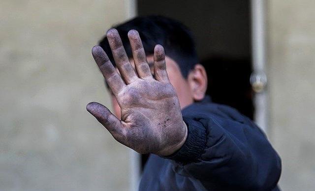 از بهره‌کشی جنسی تا مشاغل پنهانی برای کودکان کار؛ فقر در ایران عمیق‌تر شده است/ با رویکرد سیاسی می‌خواستند بگویند فقیر نداریم