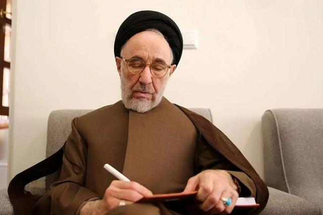 سیدمحمد خاتمی: باید از گام ﺑﻠﻨﺪ اﻣﻀﺎی ﺗﻔﺎﻫﻢ‌نامه ﻣﻴﺎن اﻳﺮان و آﻣﺮﻳﻜﺎ، خشنود بود