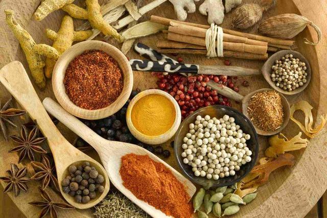 کدام ادویه‌ها سر درد می‌آورند؟