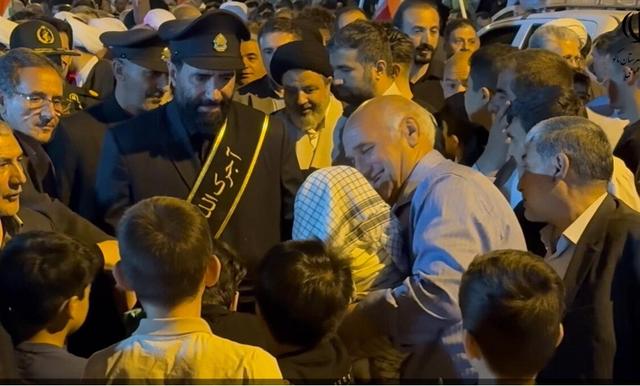 تجمع شبانه مردم ماکو با حال و هوای حضور خادمان مسجد جمکران