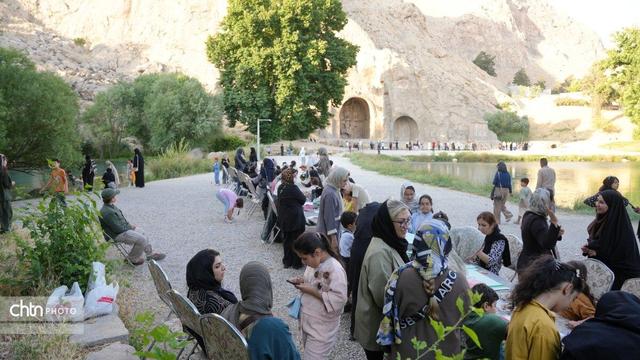 گرامیداشت ۱۶۸ کودک شهید میناب در تاق‌بستان کرمانشاه