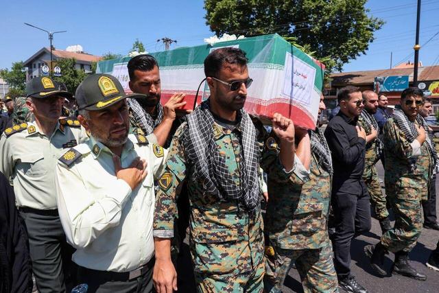 شهید انتظامی گیلان در رشت تشییع شد