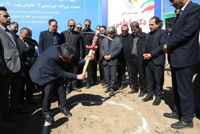 کلنگ نیروگاه خورشیدی پارسآباد به زمین زده شد