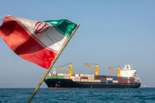 نخستین اَبَرنفتکش ایرانی از محاصره دریایی آمریکا عبور کرد؛ قطر میزبان مراسم امضای تفاهم در سوئیس