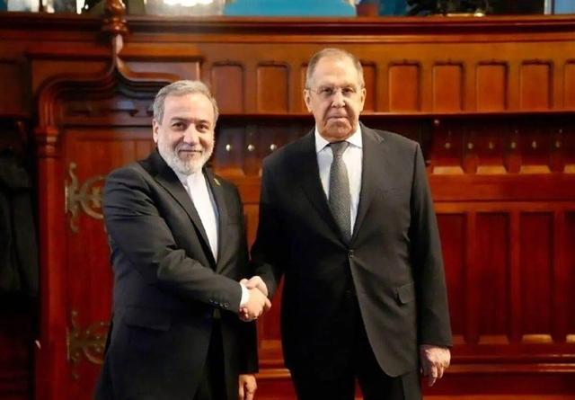 لاوروف در تماس با عراقچی از اجرای تفاهم‌نامه حمایت کرد
