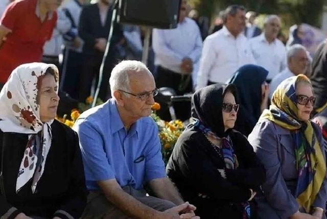 چه کسانی با ۲۰ سال سابقه می‌توانند بازنشسته شوند؟/ جزئیات قانون جدید بازنشستگی