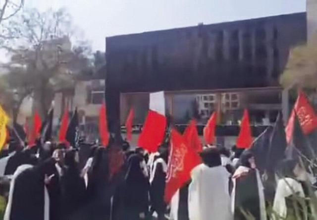 هشدار روزنامه کیهان: بعضی سخنرانهای تجمعات شبانه،در پوشش انقلابیگری افرقه افکنی می کنند