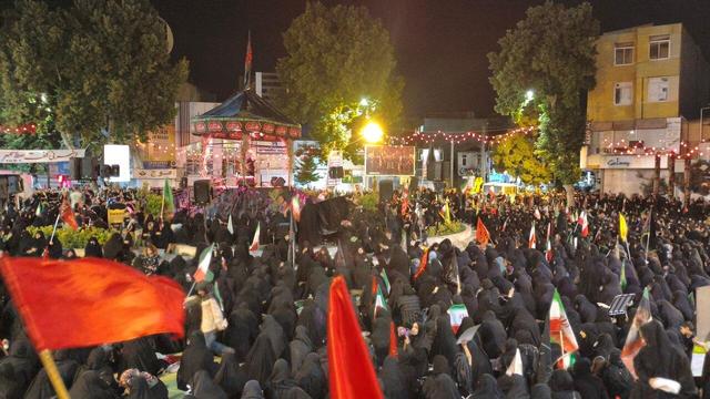 یکصدونهمین حضور شبانه زنجانی ها در میدان انقلاب