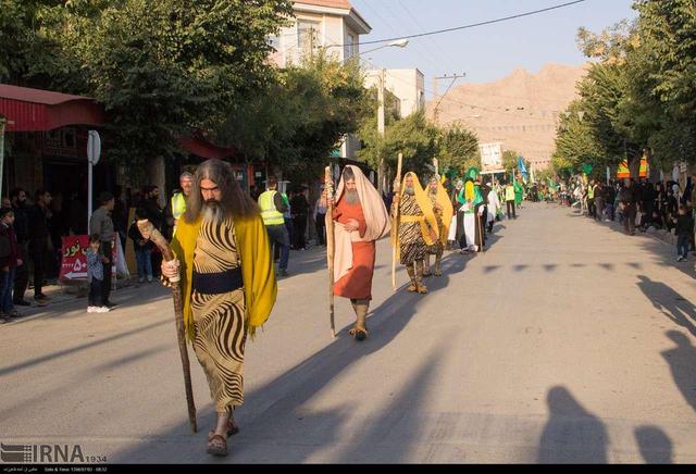 کاروان نمادین کربلا در فرخ‌شهر چهارمحال و بختیاری به حرکت درآمد