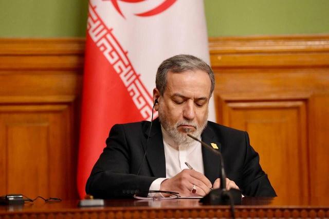 استقبال وزیر امور خارجه از پیام رهبر انقلاب