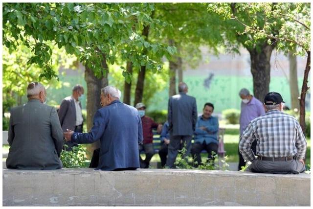 تکریم بازنشستگان این است که هر روز با مطرح کردن حذف مزایا دل شان را بلرزانید؟