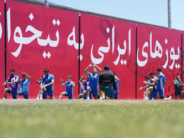 تمرین پرنشاط یوزهای با حضور هواداران ایرانی در تیخوانا