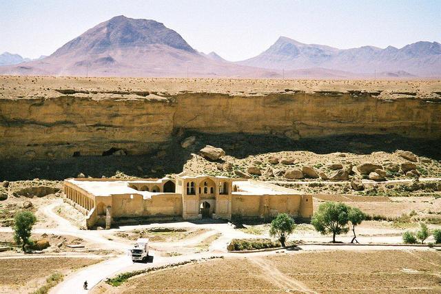 دروازه گمشده تمدن؛ یک توقف در ایزدخواست، هزار سال تماشا