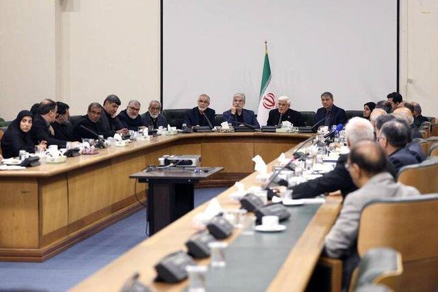 عارف: آیین‌های تشییع و وداع با رهبر شهید انقلاب باید باشکوه برگزار شود