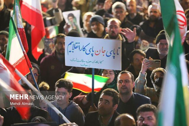 تداوم حضور زنجانیها در صد و دوازدهمین شب دفاع از انقلاب