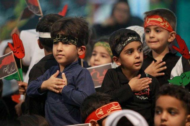  مفاهیم عاشورایی باید با زبان هنر به نسل جدید منتقل شود
