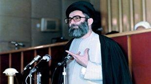 بازخوانی خطبه‌های ماندگار نماز جمعه سال ۱۳۶۵ + فیلم