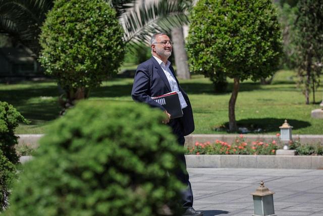 منتقد شماره یک برجام، مدافع تفاهم ایران و آمریکا شد/ بازخوانی ماجرای انتقاد زاکانی به علی لاریجانی برای تصویب ۲۰ دقیقه‌ای برجام