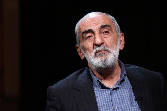 حسین شریعتمداری: تیم مذاکره با ترک میز، ترامپ را تحقیر کند/ رئیس جمهور امریکا مثل پنگوئن راه می رود