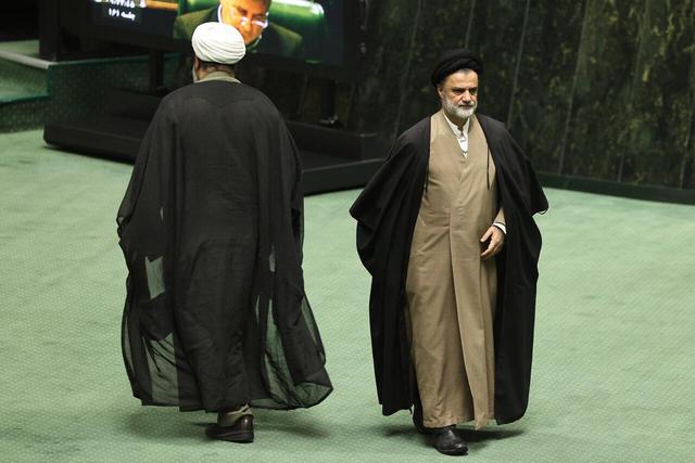تخریب با مدل محمود نبویان ؟/ او شبیه محمود احمدی نژاد است