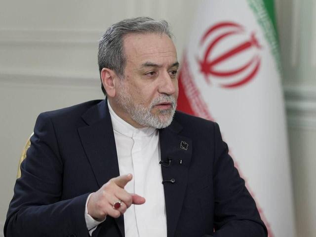 عراقچی: از زمین فوتبال تامیز مذاکره هدف دفاع از عزت مردمان عزیزمان است