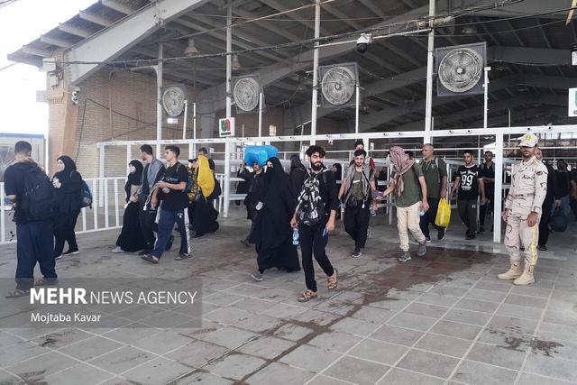 حضور پرشور زوار حسینی در مرز مهران