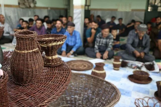 ارغوان‌بافی دیوزناو/ از ثبت ملی تا افق ثبت جهانی با حضور هنرمندان و فعالان صنایع‌دستی کردستان