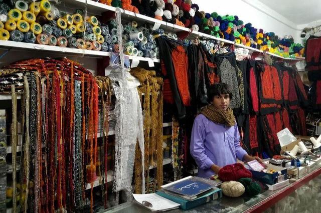 خدمت در سکوت؛ داستان مشاغل فراموش‌شده و امدادگران خاش