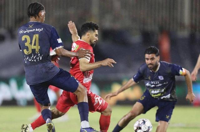 کشمکش و دعوا در فوتبال ایران زیر سایه جام جهانی؛‌ تشکر پرسپولیس، اعتراض گل‌گهر!
