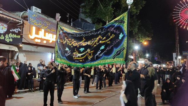 دسته عزاداری مردم لنگرود در شب تاسوعا