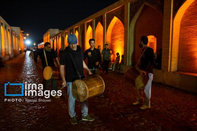 عزاداری شب تاسوعای حسینی در کنار پل خواجو