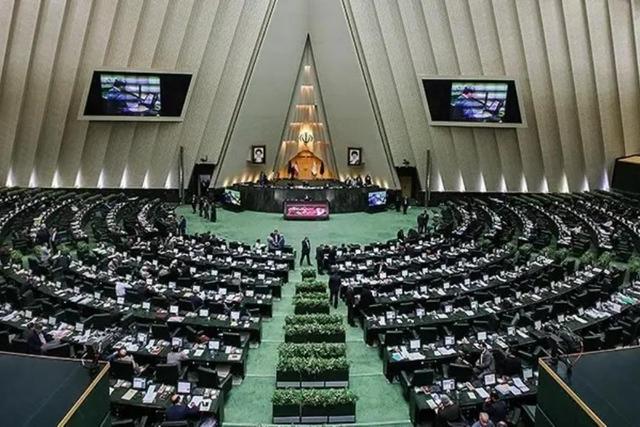 پیگیری‌ قالیباف برای بازگشایی صحن علنی مجلس