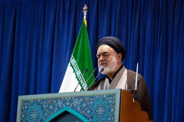 خطیب جمعه اصفهان: وحدت بدون پافشاری بر اصول معنا ندارد