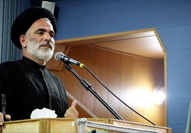 امام جمعه سلماس: اختلاف دیدگاه‌ها درباره مذاکره به دوقطبی‌سازی منجر نشود