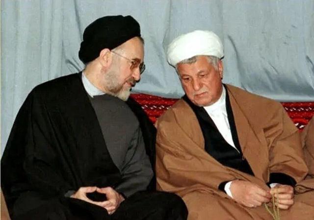 خاطرات هاشمی: ۱۰۶ نفر از دانشجویان تحکیمی نامه تُندی برای‌آقای خاتمی، به صورت سرگشاده نوشته‌اند