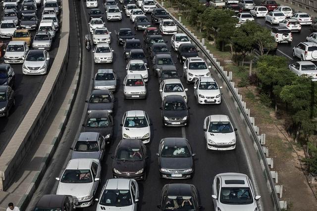 ترافیک نیمه‌سنگین در جاده‌های کشور و بارش پراکنده باران