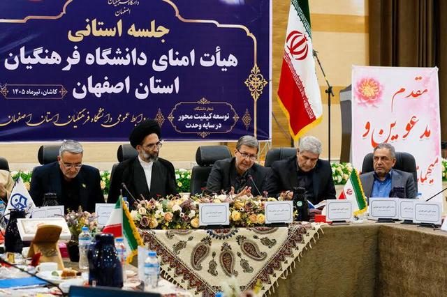 استاندار اصفهان، پرونده مطالبات انباشته کاشان را روی میز اقدام قرار داد