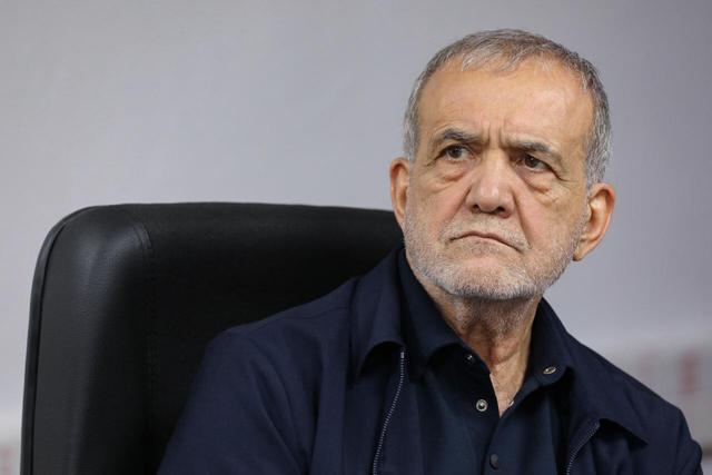 پزشکیان شرط رهبر انقلاب برای ادامه مذاکرات را اعلام کرد/ در مقابل دشمن کوتاه نخواهیم آمد