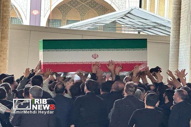ورود پیکر مطهر رهبر شهید انقلاب اسلامی به مصلی تهران