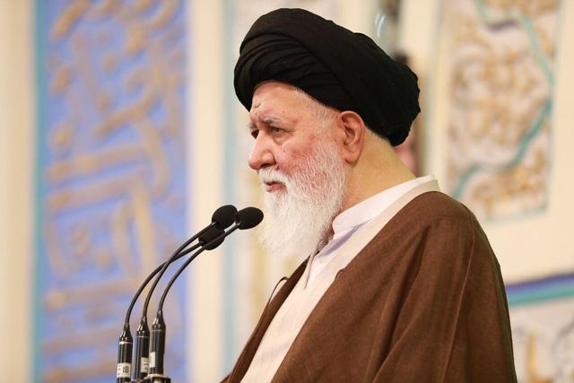 امام جمعه مشهد: ظرفیت‌های مردمی برای مراسم تشییع رهبر شهید پای کار باشد
