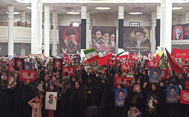 باید برخاست؛ وقتی مادران برخیزند، هیچ طوفانی تاب ایستادن ندارد