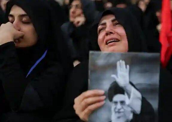 تمام درهای مصلی بسته شد