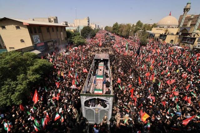 تهران در امتداد اشک و حماسه؛ از آخرین وداع در مصلی تا تشییع بزرگ امروز