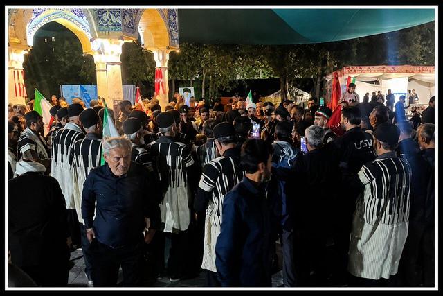 سوگواری غمناک بختیاری‌ها در آخرین شب وداع با رهبر شهید انقلاب در تهران